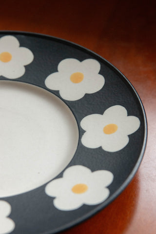 Un Studio x Ye Zi | Daisy Flat Plate