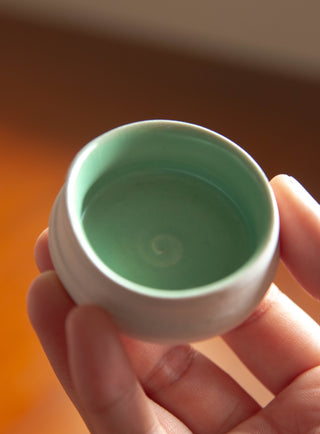 Un Studio x Noel Huang ｜Lotus Sake Cup in Jade (Flat)