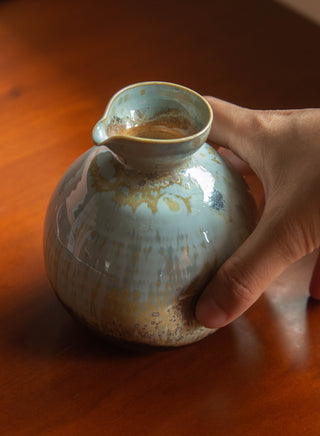 Un Studio x Ah Shu ｜Round Belly Sake Bottle in Manor