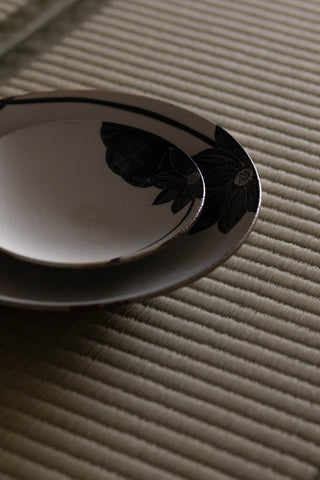Un Studio x Otani Momoko | Black Lotus Plate (M)