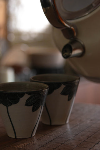 Un Studio x Otani Momoko | Black Lotus Flower Cup