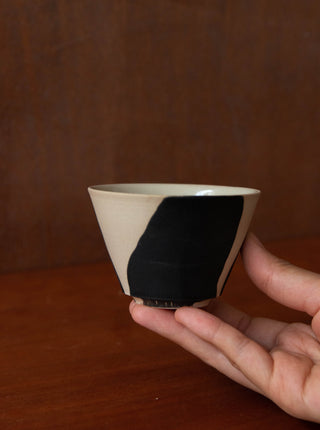 Un Studio x Llerae Makes ｜V Espresso Cups in Black Swirls