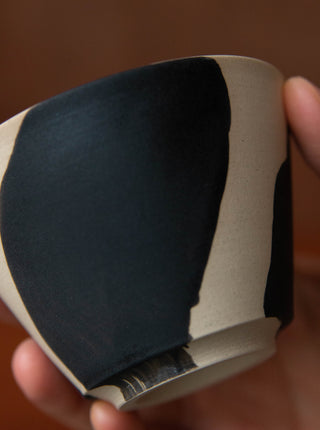 Un Studio x Llerae Makes ｜V Espresso Cups in Black Swirls