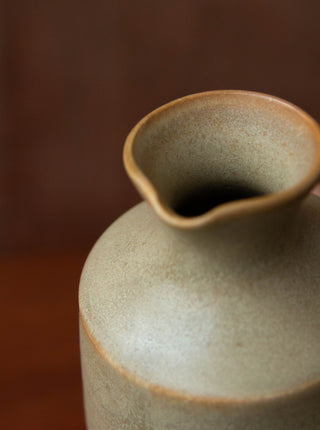 Un Studio x Llerae Makes ｜Sake Pourer in Hojicha