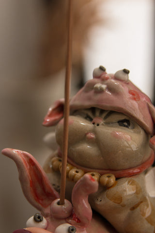 Un Studio x Yang Jian Wen 杨建文 ｜  Pink Rabbit Ceramic Cat