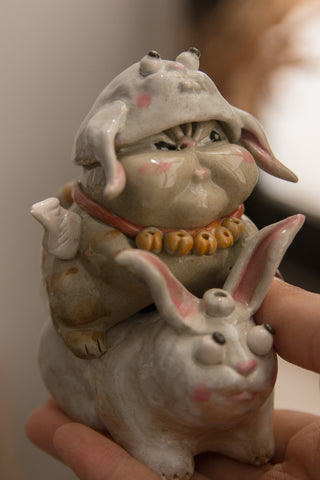Un Studio x Yang Jian Wen 杨建文 ｜  White Rabbit Ceramic Cat