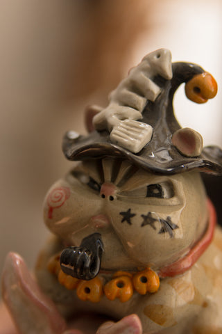Un Studio x Yang Jian Wen 杨建文 ｜Halloween Themed Ceramic Cats
